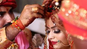Karwa Chauth 2022: करवा चौथ पर ये 16 श्रृंगार करना क्‍यों है जरूरी, जानें क्‍या है महत्‍व