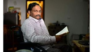 GN Saibaba: दिल्ली विश्वविद्यालय का माओवादी शिक्षक पुलिस के हत्थे कैसे चढ़ा