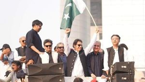 शहबाज शरीफ को हटा कर ही दम लेंगे इमरान खान, सरकार पर फिर बोला हमला, कहा- हम भेड़-बकरियां नहीं