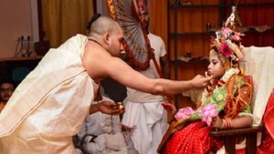  Kanya Pujan 2022: आखिर क्यों  3 से 9 साल की कन्याओं की होती है पूजा? क्या है इसके पीछे कारण ?