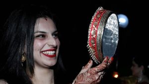 Karwa Chauth Dos and Don'ts: जानिए करवा चौथ पर क्या करें और क्या ना करें? 