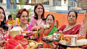 Karwa Chauth 2022: कब है करवा चौथ?  क्या है पूजा विधि और कथा? 