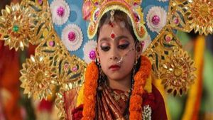 Shardiya Navratri 2022: आज है 'महाअष्टमी', क्या है कन्या पूजन का  मुहूर्त? क्या आज ही लगेगी नवमी?