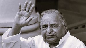 Mulayam Singh Yadav की कमियों पर भारी पड़ी रिश्ते निभाने की उनकी खूबी