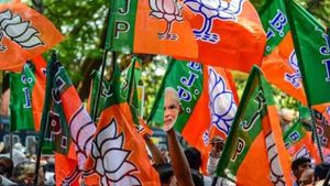 कैडर आधारित पार्टी से दलबदलू नेताओं की पार्टी कैसे बन गयी भाजपा?