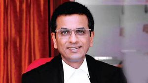 विवादों के बावजूद Justice Chandrachud ही बनेंगे चीफ जस्टिस 