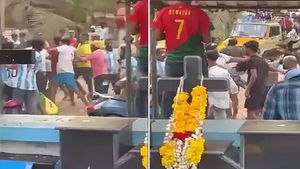 FIFA World Cup: केरल में आपस में भिड़े ब्राजील और अर्जेंटीना के फुटबॉल फैंस, VIDEO हुआ वायरल