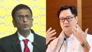 Govt vs Judiciary: अदालत बनाम चुनाव आयोग, क्या यह वर्चस्व की लड़ाई है?