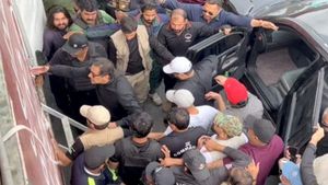 'इमरान खान को मारा गया था लेकिन...', पार्टी ने PM शरीफ, ISI अधिकारी समेत 3 को ठहराया दोषी 