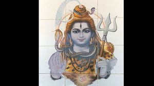 Shiv Ki Aarti: यहां पढे़ं भगवान शिव की आरती, जानें महत्व