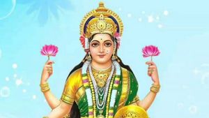 Maa Laxmi Ji Ki Aarti: यहां पढे़ं मां लक्ष्मी की आरती,जानें महत्व और लाभ