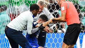 Fifa World Cup: गोल दागने के बाद ‘Captain America’ अस्पताल में, दर्द के बाद भी मोबाइल पर देखता रहा मैच