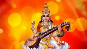 Saraswati  Maa Ki Aarti: यहां पढे़ं सरस्वती माता की आरती, महत्व और लाभ
