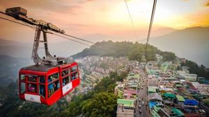 Winter Holiday Destinations: मनाली से लेकर गंगटोक तक, सर्दी की छुट्टियों में घूमने के लिए बेस्ट लोकेशंस 