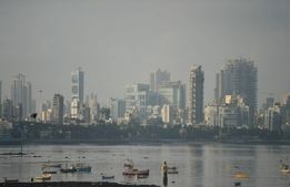 Pollution in Mumbai: मुंबई पर प्रदूषण और गर्मी की मार