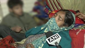 दिल्ली में कार से घसीट महिला की मौत: 'बेटी ने बोला था 3-4 बजे तक आएगी लेकिन...', मां ने बताया लेट नाइट कहां थी