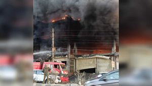 Delhi Mundka Fire: मुंडका में फिर उसी इमारत में लगी भीषण आग, जिसमें 27 जिंदगियां हुई थी खत्म