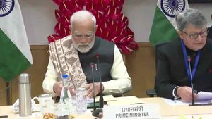 पीएम मोदी ने की अर्थशास्त्रियों के साथ बैठक, फिनटेक को तेजी से अपनाने पर जताई खुशी