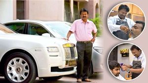 Ramesh Babu: कभी न्यूजपेपर बांटा तो कभी दूध, आज 400 लक्जरी गाड़ियों के मालिक हैं नाई रमेश बाबू