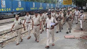 Fact Check: रेलवे सुरक्षा बल में 19 हजार नौकरी वाला दावा निकला फर्जी, RRB ने दी सफाई