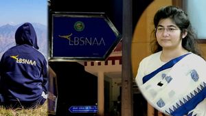 LBSNAA  ट्रेनिंग में भावी 'कलेक्‍टर-SP' में कैसे करते हैं एंजॉय? जानें IAS Divya Mishra की जुबानी