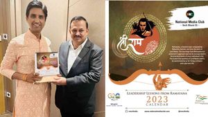 डॉ कुमार विश्वास ने किया नेशनल मीडिया क्लब के लीडरशिप लेसन्स फ्रॉम रामायण कैलेंडर का विमोचन