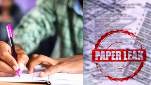 Exam Paper Leak: नकल माफियाओं पर क्यों नहीं कसती नकेल?