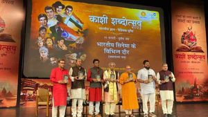 Kashi Shabdotsav: फेक नैरेटिव के युग में काशी का सार्थक शब्दोत्सव