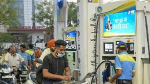 Petrol-Diesel Ka aaj ka daam: लखनऊ में सस्ता हुआ पेट्रोल, जानिए क्या हो गई कीमत?