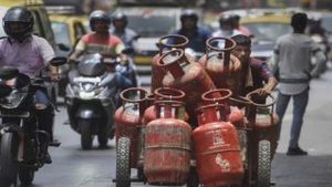 Rules Change 1st March: बढ़ गए LPG के दाम, आज से बदल गए ये नियम,जिनका होगा सीधा जेब पर असर 