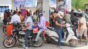 Petrol Diesel Price: इन शहरों में सस्ता हुआ पेट्रोल-डीजल, जानिए  कीमतों में क्या हुआ बदलाव 