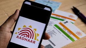 क्या आपका मोबाइल नंबर और ईमेल आधार से लिंक है? अब घर बैठे ऐसे करें पता, आ गई नई सुविधा