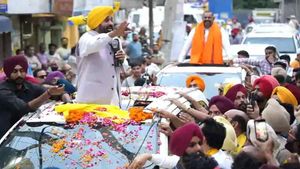 पंजाब: CM भगवंत मान का जालंधर में रोड शो, कहा- 11 महीने के लिए विश्वास करके देखो