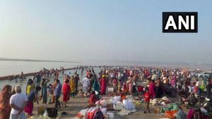 Buddha Purnima 2023: बुद्ध पूर्णिमा आज, श्रद्धालुओं ने पवित्र नदियों में लगाई आस्था की डुबकी