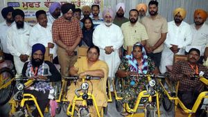 पंजाब: मान सरकार ने समझी दिव्यांगों की जरूरत, 123 विकलांग और जरूरतमंद को बांटे 216 उपकरण