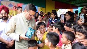 उत्तराखंड के सीएम पुष्कर सिंह धामी ने सचिवालय परिसर स्थित नवीनीकृत क्रेच व स्मार्ट क्लास का शुभारंभ किया