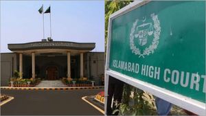 Pakistan Unrest: इस्लामाबाद हाईकोर्ट के बाहर आधे घंटे में तीन राउंड गोलियां चलीं, स्नाइपर की तैनाती