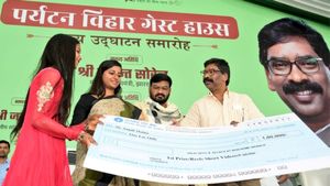 CM Hemant Suren पतरातू में बोले- झारखंड में पर्यटन से बढ़ाएंगे रोजगार, अनपढ़ों को भी मिलेगा काम