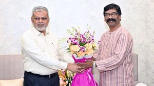 Jharkhand: CM हेमन्त सोरेन से आवासीय कार्यालय में झारखंड उच्च न्यायालय के मुख्य न्यायाधीश ने की मुलाकात