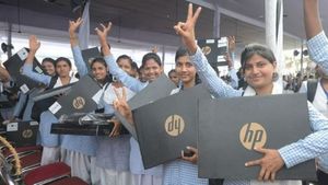 Result 2023: झारखंड में टॉपर्स को मिलेगा लैपटॉप, मोबाइल और 3 लाख रुपये तक का इनाम, जगरनाथ महतो ने की थी घोषणा