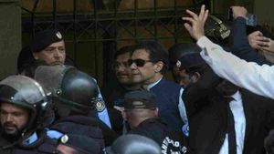 Islamabad: इमरान खान को रिहाई देने वाले चीफ जस्टिस को हटाने की तैयारी, समिति के गठन का प्रस्ताव पास 