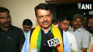 बजाज फिनसर्व पुणे में 5,000 करोड़ निवेश करेगी, 40 हजार लोगों को मिलेगा रोजगार:  डिप्टी सीएम देवेंद्र फडणवीस
