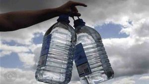 Bottled Water Risks: खतरनाक है प्लास्टिक की बोतलों में बंद पानी