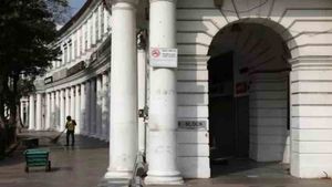 Connaught Place: क्या दिल्ली का प्रसिद्ध कनॉट प्लेस अपनी चमक खोने लगा है, जानें इसका इतिहास