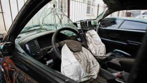 Car Airbags: कितने दमदार हैं कारों में लगने वाले एयरबैग? जानें अमेरिका में लाखों कारें क्यों होंगी रिकॉल