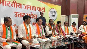 UP Nikay Chunav: BJP ने मतदान से पहले BSP एवं SP में लगाई बड़ी सेंध, कई नेताओं ने ली सदस्यता  