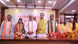 UP News: बीजेपी ने सपा में फिर लगाई सेंध, कई नेताओं को भूपेंद्र चौधरी ने दिलाई पार्टी की सदस्यता 