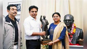 तेलंगाना के मंत्री केटीआर ने यूके दौरे के दौरान अंबेडकर की विरासत को दी श्रद्धांजलि 