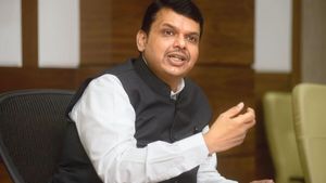 महाराष्ट्र के उपमुख्यमंत्री फडणवीस ने जिलाधिकारी को दिए निर्देश, कोई भी शिकायत हो तत्काल कार्रवाई करें  