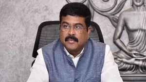 सामाजिक सुरक्षा पेंशन के नकद भुगतान के लिए डीबीटी एक कदम पीछे:  मुख्यमंत्री नवीन पटनायक 